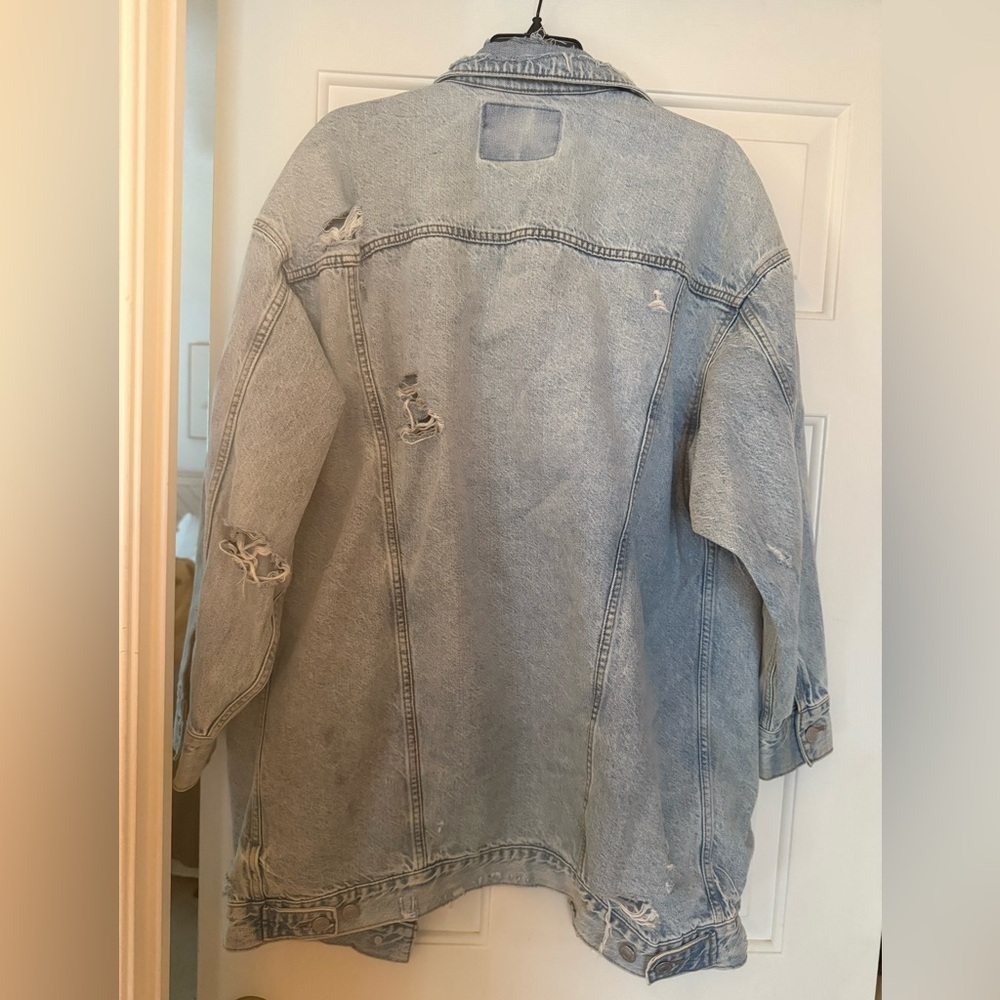 American Eagle Distressed Oversized Boyfriend Denim Jacket - Picture 7 of 7